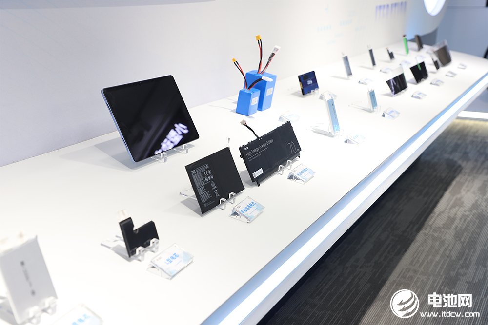 中国电池新能源产业链调研采访团一行到访维科技术 中国电池新能源产业链调研采访团一行到访维科技术