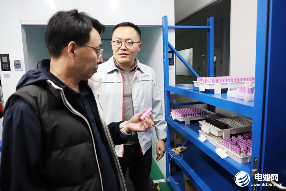 中国电池新能源产业链调研团一行到访浙江锋锂 中国电池新能源产业链调研团一行到访浙江锋锂