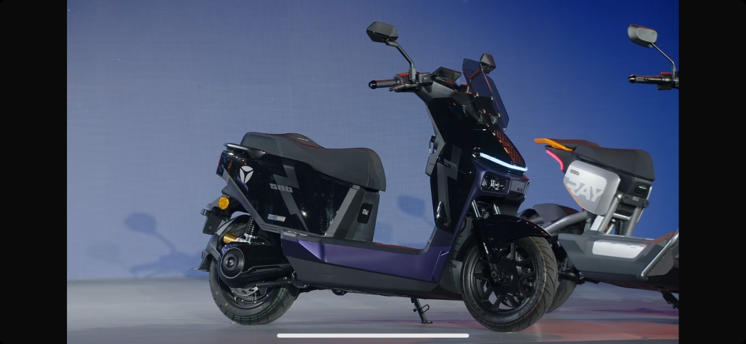 量产落地！太蓝新能源联合雅迪发布半固态电池电摩