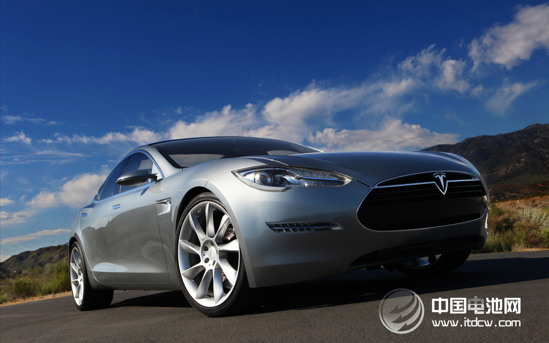 马斯克：特斯拉将发布车辆起火统计数据