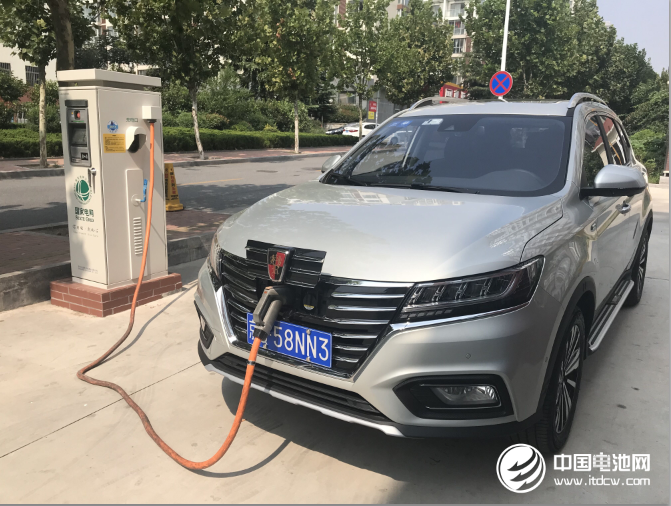 新能源汽车充电难 充电车位被燃油汽车＂