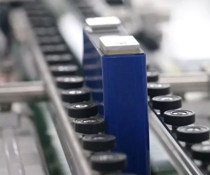 蜂巢能源首批叠片电池成功向客户交付