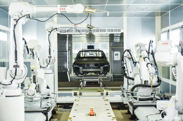 车企国家队开启“军备竞赛”模式 高端新