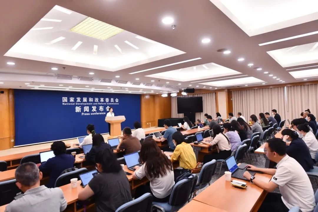 发改委：促进新能源车市持续稳增长 推动固