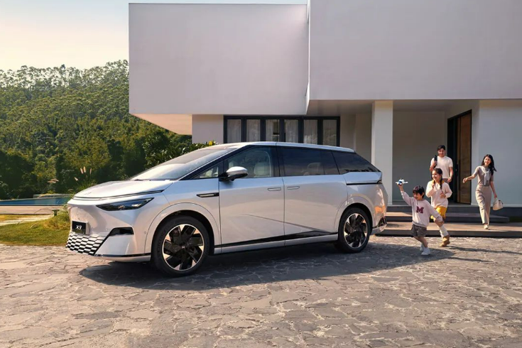 三大造车新势力2023年财报：现金储备近