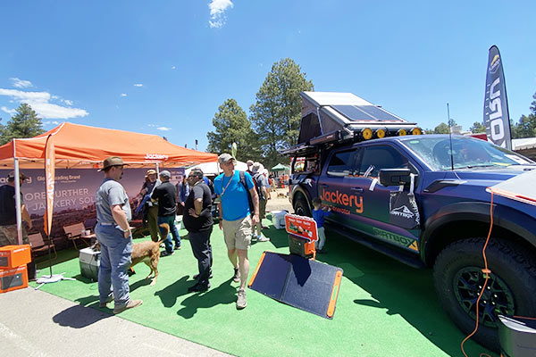 焕新登场！华宝新能携电小二新品亮相美