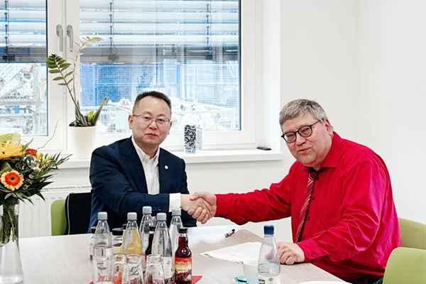 华友循环与德国ERLOS签署动力锂电池回收