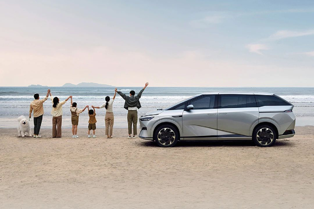 小鹏汽车2024年营收近409亿 今年一季度总