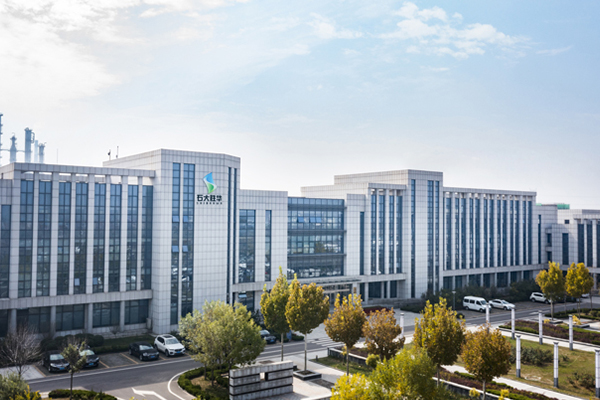 电解液与溶剂业务双轮驱动 石大胜华全产