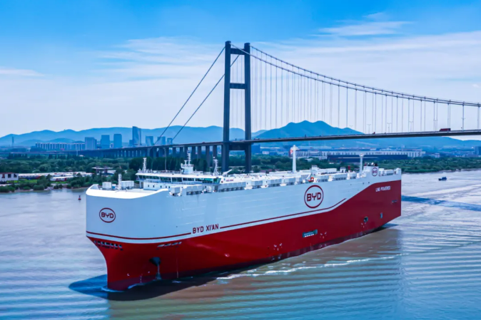比亚迪第五艘汽车运输船交付 拥有9200个