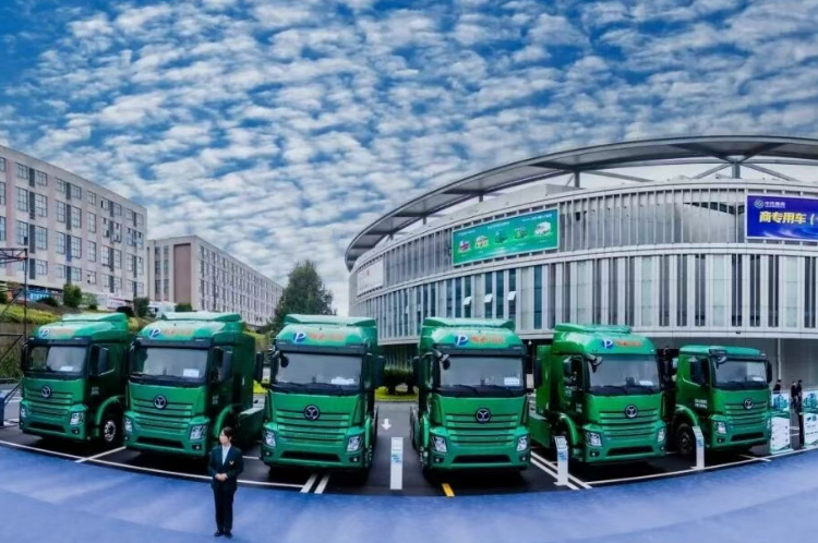 六款新型氢能重卡在湖北十堰下线 已获
