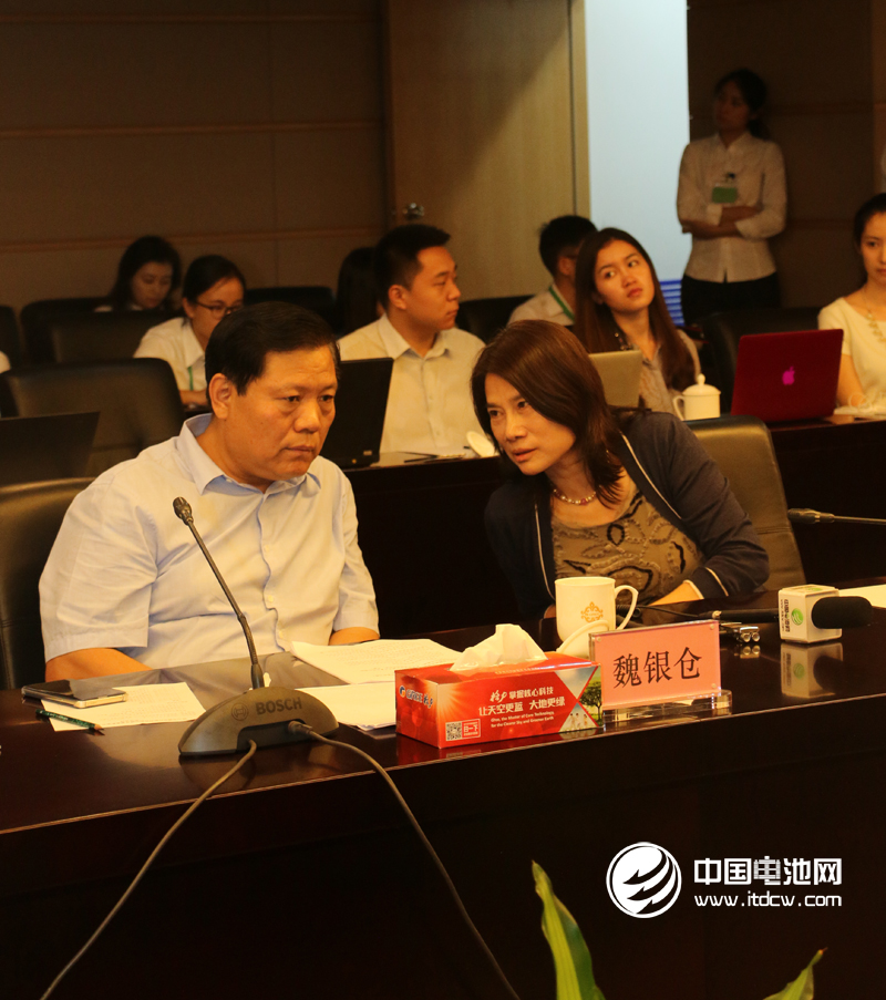 隔空掐架？ 董明珠魏银仓反目